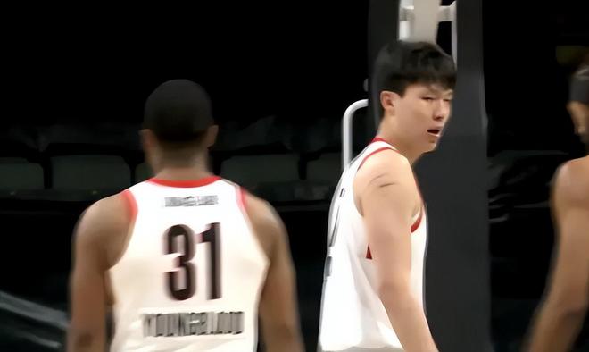 杨瀚森砍20+10率队暂胜 马刺末节反超夺回优势