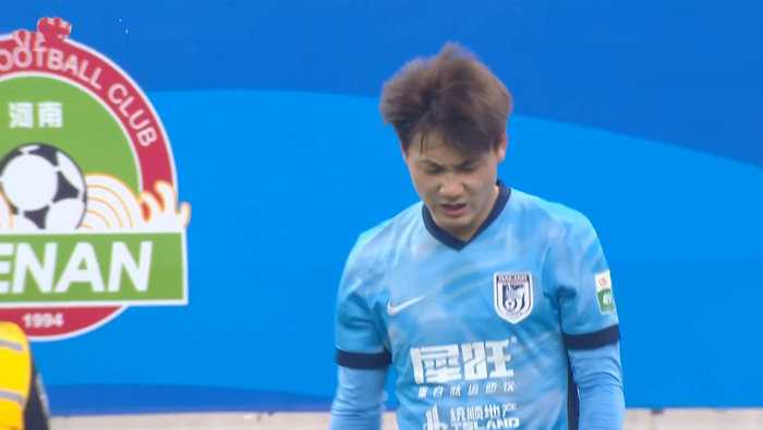 大连英博主场逆转河南队 4连胜锁定辽宁德比