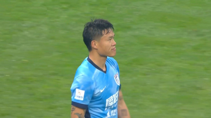 大连英博主场逆转河南队 4连胜锁定辽宁德比