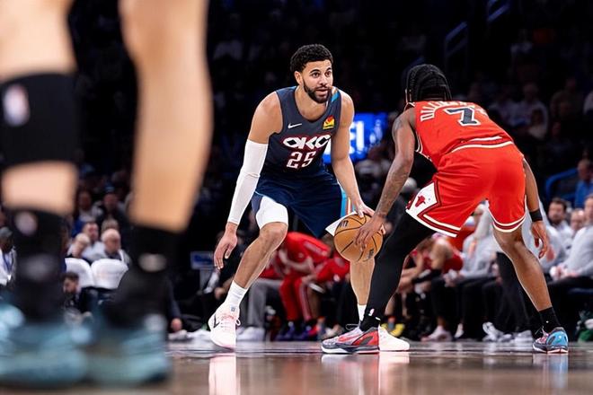 雷霆力克湖人，米切尔10分助球队豪取4连胜